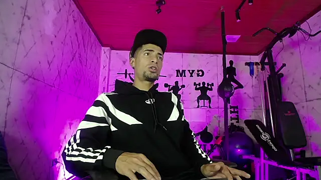 Snapshot of DrakeNeumann chatting on 11-04-25, 03:05 DrakeNeumann online show from 11-04-25, 03:05