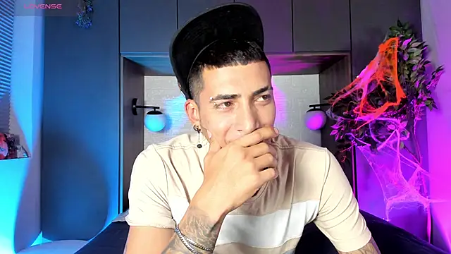 Snapshot of DrakeNeumann chatting on 11-06-25, 06:31 DrakeNeumann online show from 11-06-25, 06:31