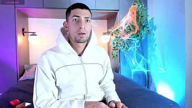 Snapshot of DrakeNeumann chatting on 11-08-25, 03:50 DrakeNeumann online show from 11-08-25, 03:50