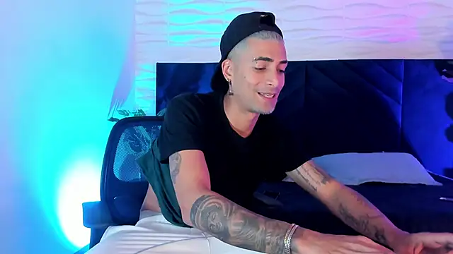 Snapshot of DrakeNeumann chatting on 11-10-25, 03:38 DrakeNeumann online show from 11-10-25, 03:38