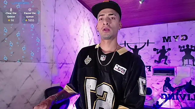 Snapshot of DrakeNeumann chatting on 11-14-25, 03:38 DrakeNeumann online show from 11-14-25, 03:38