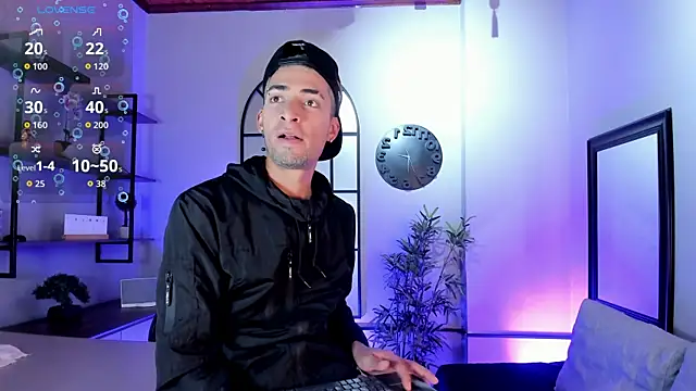 Snapshot of DrakeNeumann chatting on 11-18-25, 04:06 DrakeNeumann online show from 11-18-25, 04:06