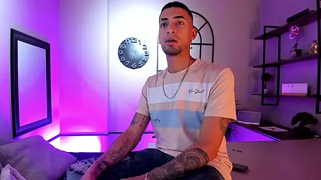 Snapshot of DrakeNeumann chatting on 11-27-25, 03:41 DrakeNeumann online show from 11-27-25, 03:41