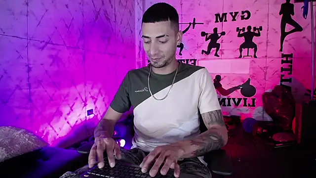 Snapshot of DrakeNeumann chatting on 12-02-25, 03:45 DrakeNeumann online show from 12-02-25, 03:45