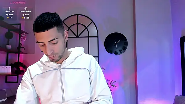 Snapshot of DrakeNeumann chatting on 12-04-25, 04:00 DrakeNeumann online show from 12-04-25, 04:00