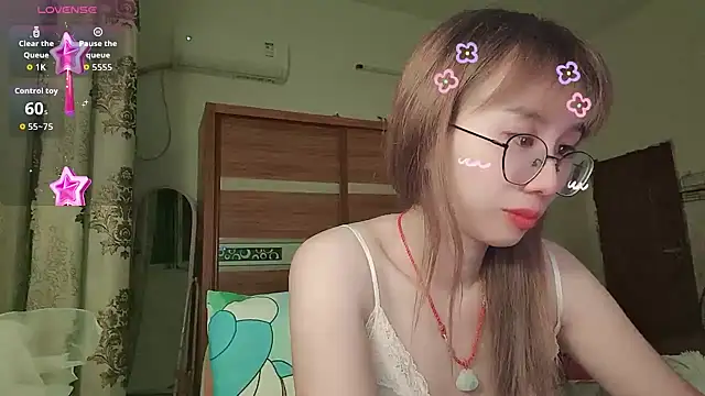 Snapshot of Lili_666 chatting on 07-04-26, 04:02 Lili 666 online show from 07-04-26, 04:02