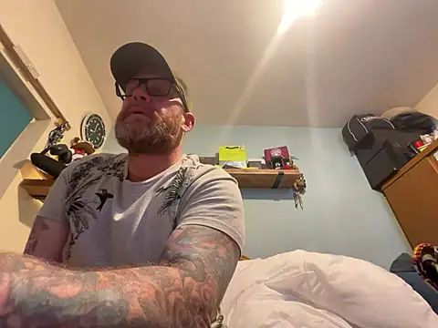 Snapshot of Tattooednakedguy chatting on 04-04-26, 07:00 Tattooednakedguy online show from 04-04-26, 07:00