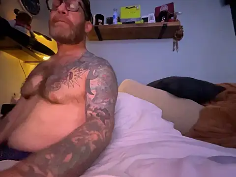 Snapshot of Tattooednakedguy chatting on 04-06-26, 01:14 Tattooednakedguy online show from 04-06-26, 01:14