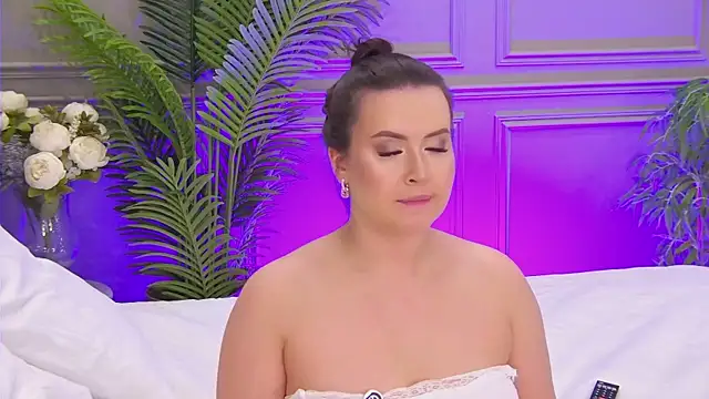 TrishaWinslet online show from 10-22-25, 06:13