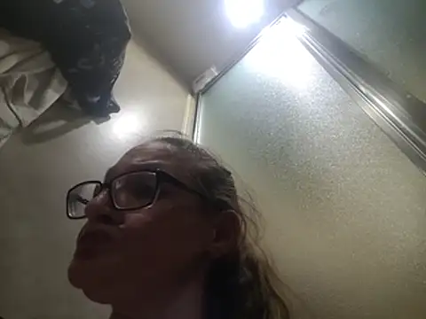 ILUV2TUCHMYKITTY online show from 11-24-25, 12:38