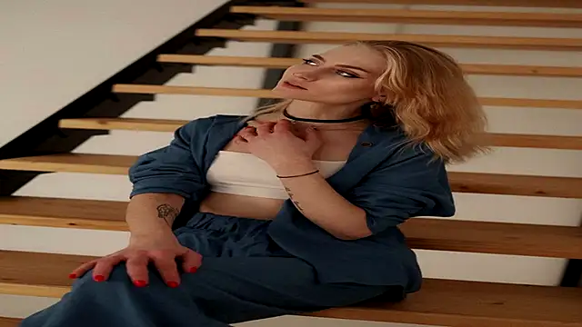 MarthaGees online show from 11-06-25, 05:03