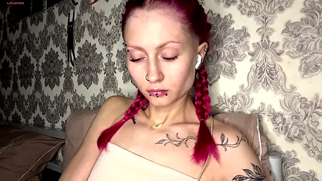 MarthaGees online show from 11-25-25, 03:45