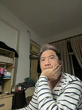 YuHsuant online show from 01-30-25, 03:40