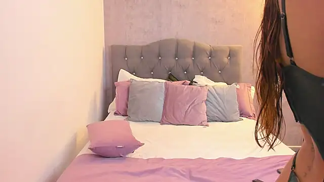 Snapshot of gia_watsonn chatting on 11-20-25, 05:01 gia watsonn online show from 11-20-25, 05:01