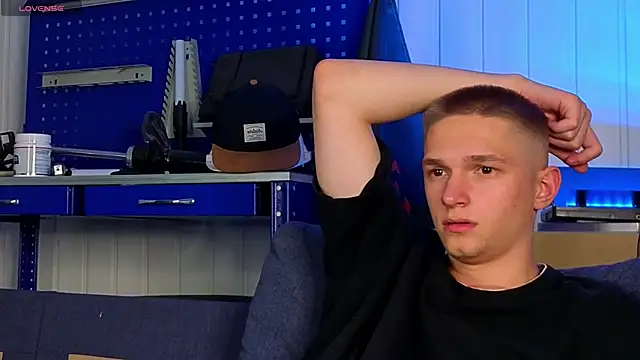 dustyn fox online show from 10-10-25, 04:39