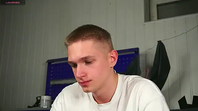 dustyn fox online show from 10-21-25, 04:41