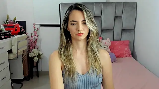 Snapshot of baby-miah chatting on 10-10-25, 02:21 baby-miah online show from 10-10-25, 02:21