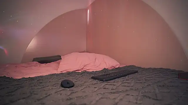 Snapshot of Leona_Mell chatting on 03-05-25, 02:25 Leona Mell online show from 03-05-25, 02:25