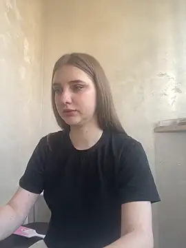 Snapshot of MollyDolle chatting on 04-18-26, 11:03 MollyDolle online show from 04-18-26, 11:03