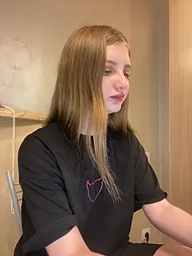 Snapshot of MollyDolle chatting on 05-09-26, 04:23 MollyDolle online show from 05-09-26, 04:23