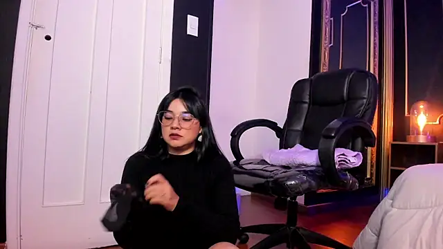 Snapshot of JeyLee chatting on 02-10-25, 12:18 JeyLee online show from 02-10-25, 12:18