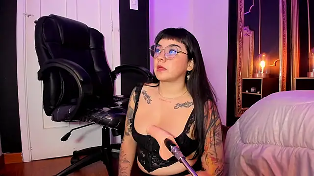 Snapshot of JeyLee chatting on 03-11-25, 11:33 JeyLee online show from 03-11-25, 11:33