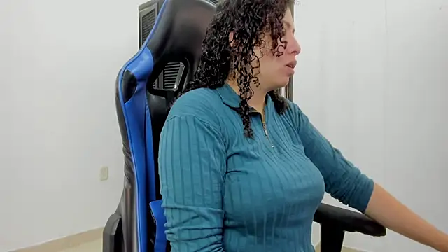 Snapshot of aixa_15 chatting on 09-16-25, 12:06 aixa 15 online show from 09-16-25, 12:06