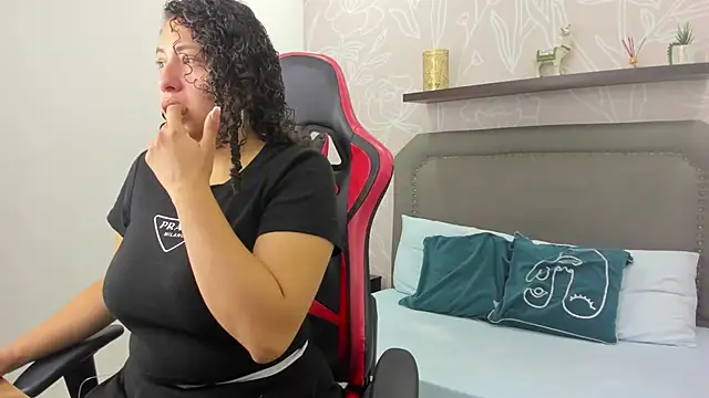 Snapshot of aixa_15 chatting on 09-17-25, 12:18 aixa 15 online show from 09-17-25, 12:18