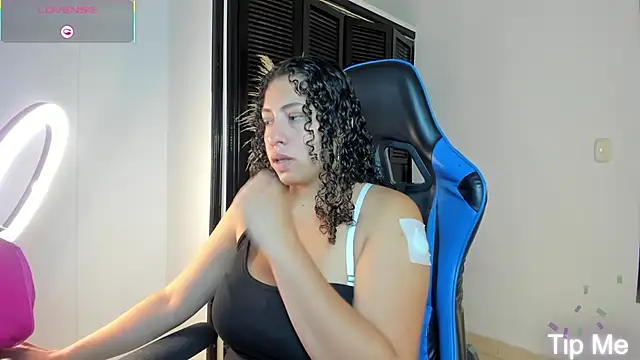 Snapshot of aixa_15 chatting on 09-20-25, 11:33 aixa 15 online show from 09-20-25, 11:33