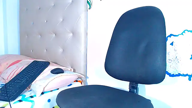 Snapshot of Megaanfox chatting on 02-06-25, 10:32 Megaanfox online show from 02-06-25, 10:32