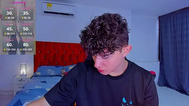 Snapshot of Nathan_Bluee chatting on 12-20-24, 02:16 Nathan Bluee online show from 12-20-24, 02:16