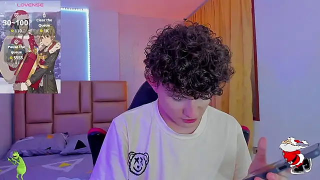 Snapshot of Nathan_Bluee chatting on 12-29-24, 02:42 Nathan Bluee online show from 12-29-24, 02:42