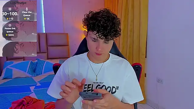 Snapshot of Nathan_Bluee chatting on 01-04-25, 12:38 Nathan Bluee online show from 01-04-25, 12:38