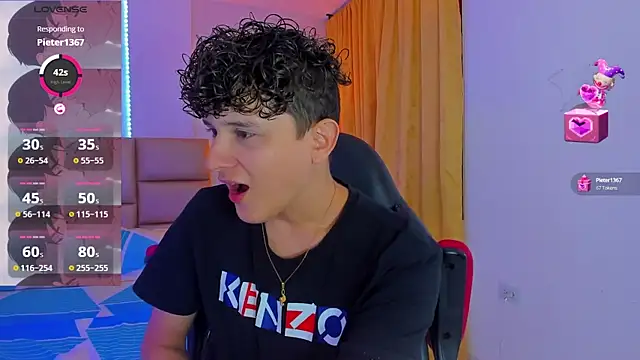 Snapshot of Nathan_Bluee chatting on 01-06-25, 12:57 Nathan Bluee online show from 01-06-25, 12:57