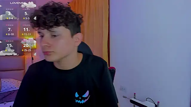 Snapshot of Nathan_Bluee chatting on 01-09-25, 04:28 Nathan Bluee online show from 01-09-25, 04:28