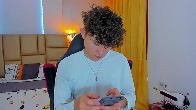 Snapshot of Nathan_Bluee chatting on 01-17-25, 04:57 Nathan Bluee online show from 01-17-25, 04:57