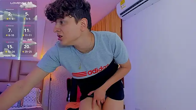 Snapshot of Nathan_Bluee chatting on 01-19-25, 04:25 Nathan Bluee online show from 01-19-25, 04:25