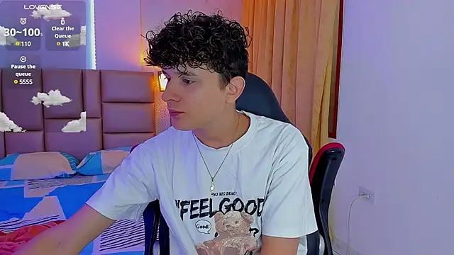 Snapshot of Nathan_Bluee chatting on 01-28-25, 01:05 Nathan Bluee online show from 01-28-25, 01:05