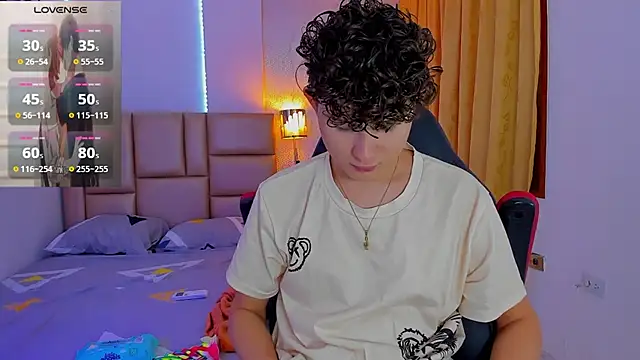 Snapshot of Nathan_Bluee chatting on 02-05-25, 12:06 Nathan Bluee online show from 02-05-25, 12:06