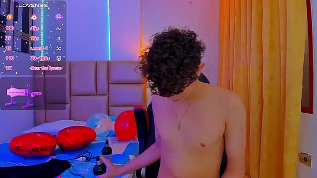 Snapshot of Nathan_Bluee chatting on 02-15-25, 03:50 Nathan Bluee online show from 02-15-25, 03:50