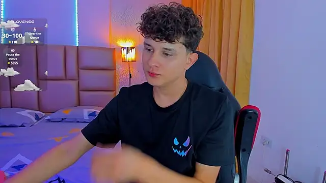 Snapshot of Nathan_Bluee chatting on 02-23-25, 03:18 Nathan Bluee online show from 02-23-25, 03:18