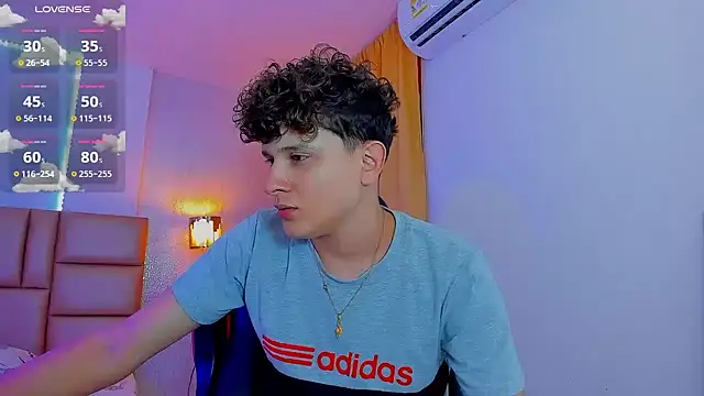 Snapshot of Nathan_Bluee chatting on 03-05-25, 05:08 Nathan Bluee online show from 03-05-25, 05:08