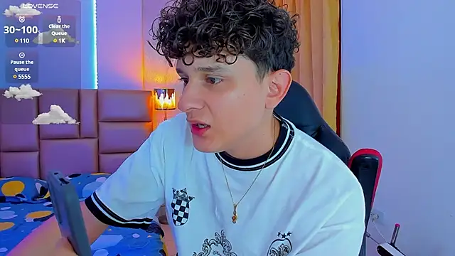 Snapshot of Nathan_Bluee chatting on 03-11-25, 01:12 Nathan Bluee online show from 03-11-25, 01:12