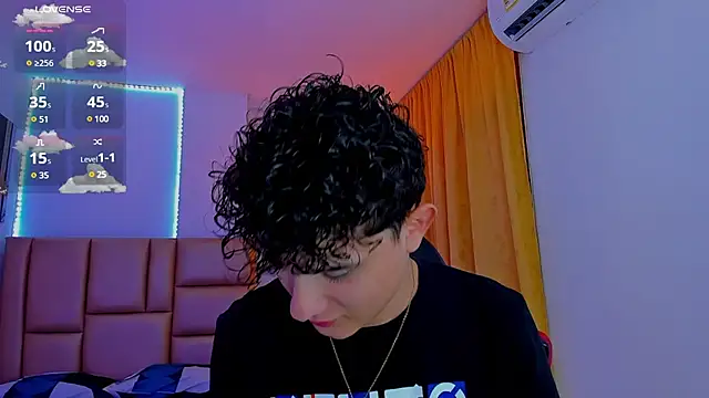 Snapshot of Nathan_Bluee chatting on 03-16-25, 01:17 Nathan Bluee online show from 03-16-25, 01:17