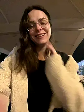 Snapshot of Alicia_Hot1 chatting on 11-16-25, 05:51 Alicia Hot1 online show from 11-16-25, 05:51