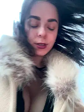 Snapshot of Alicia_Hot1 chatting on 12-18-25, 04:35 Alicia Hot1 online show from 12-18-25, 04:35