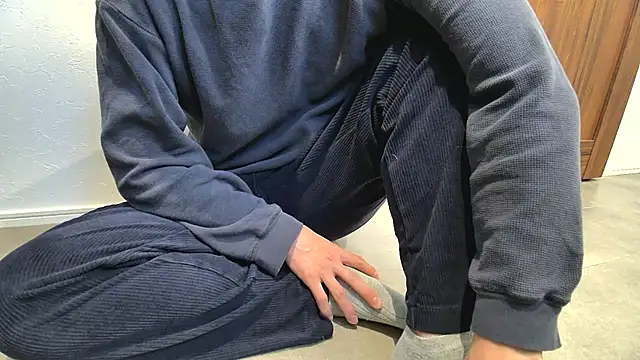 Snapshot of atom0407 chatting on 12-14-24, 04:12 atom0407 online show from 12-14-24, 04:12