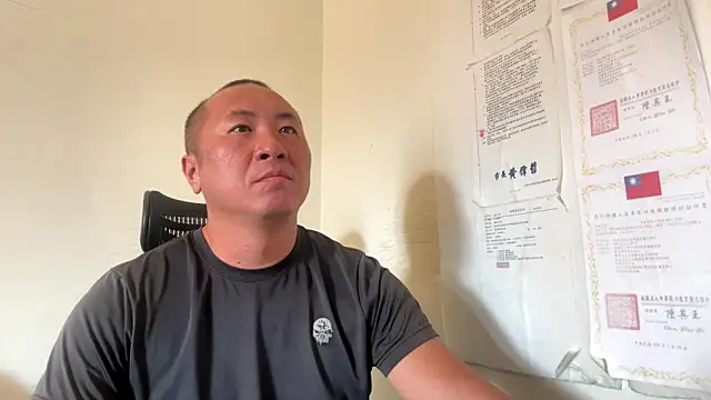 chih515 online show from 11-04-25, 01:27