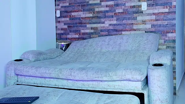 Snapshot of zaiin_diesel chatting on 09-16-25, 10:05 zaiin diesel online show from 09-16-25, 10:05