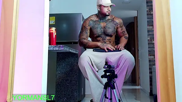 Snapshot of zaiin_diesel chatting on 11-26-25, 11:33 zaiin diesel online show from 11-26-25, 11:33